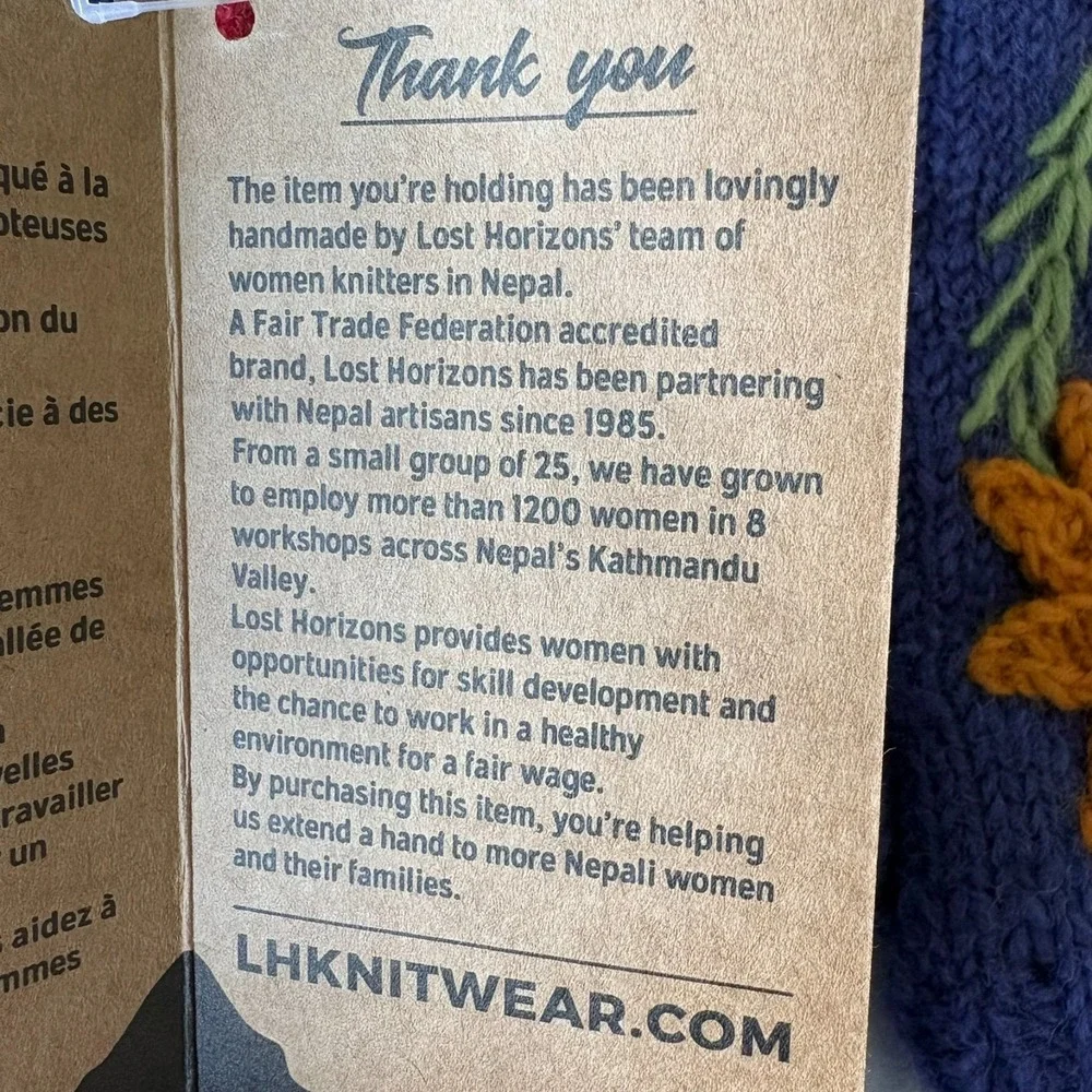 NWT Lost Horizons Handcrafted Womens Blue Knit Flower Petite Fleur Handwarmers